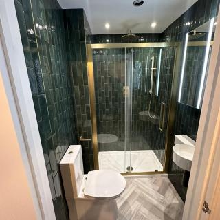 Bathroom refurbishment using: Hugg P Emerald green wall tiles 15x60 Herringbone floor tiles Aqualla shower and taps Laufen basin PJH pan Eastbrook shower enclosure Tavistock mirror #bathroom_studio_btc #galaxyitaliatiles #bespoke_bathrooms