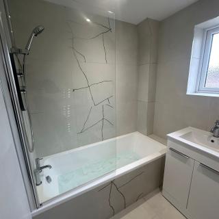 New bathroom refit using: 60x60 Matt wall and floor tiles Aqualisa shower Eastbrook bath screen, Towel rail PJH vanity unit basin, pan Roca taps View the full project at https://theberkshiretileco.com/.../tbs.../1-project-1 #bathroom_studio_btc #galaxyitaliatiles #bespoke_bathrooms